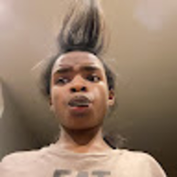 Meet your Posher, Mikayla - Picture 1 of 1